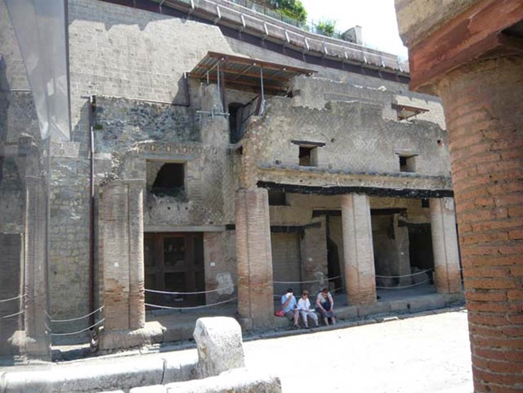 Decumanus Maximus, Herculaneum. August 2013. Looking towards doorways on north side. Photo courtesy of Buzz Ferebee.
