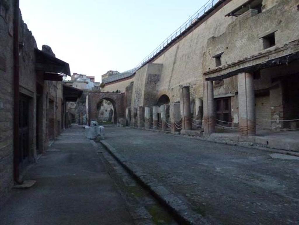 Decumanus Maximus, Herculaneum. October 2012. Looking north-west along roadway. Photo courtesy of Michael Binns. 