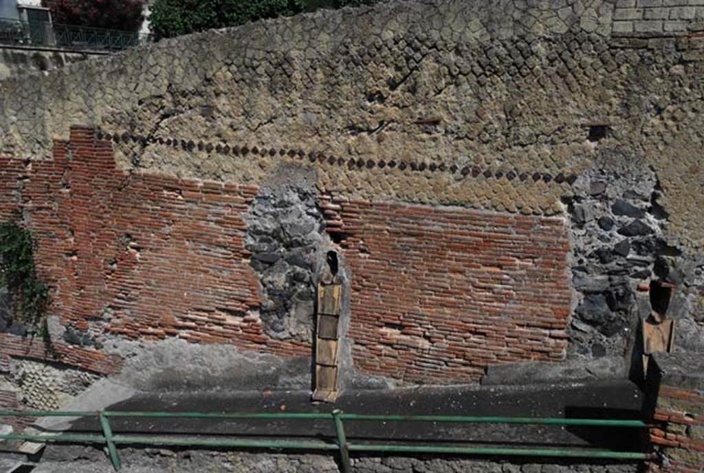 II.1, Herculaneum, June 2008. Detail of east wall of property. Photo courtesy of Nicolas Monteix.