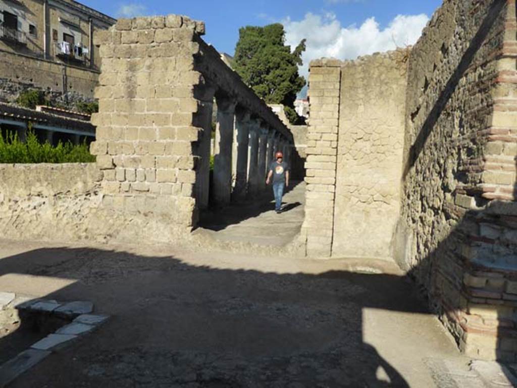 II.1 Herculaneum, September 2015. North side of atrium, looking towards modern doorway linking to peristyle of Casa d’Argo.  The original opening was made by a Bourbon tunnel.

