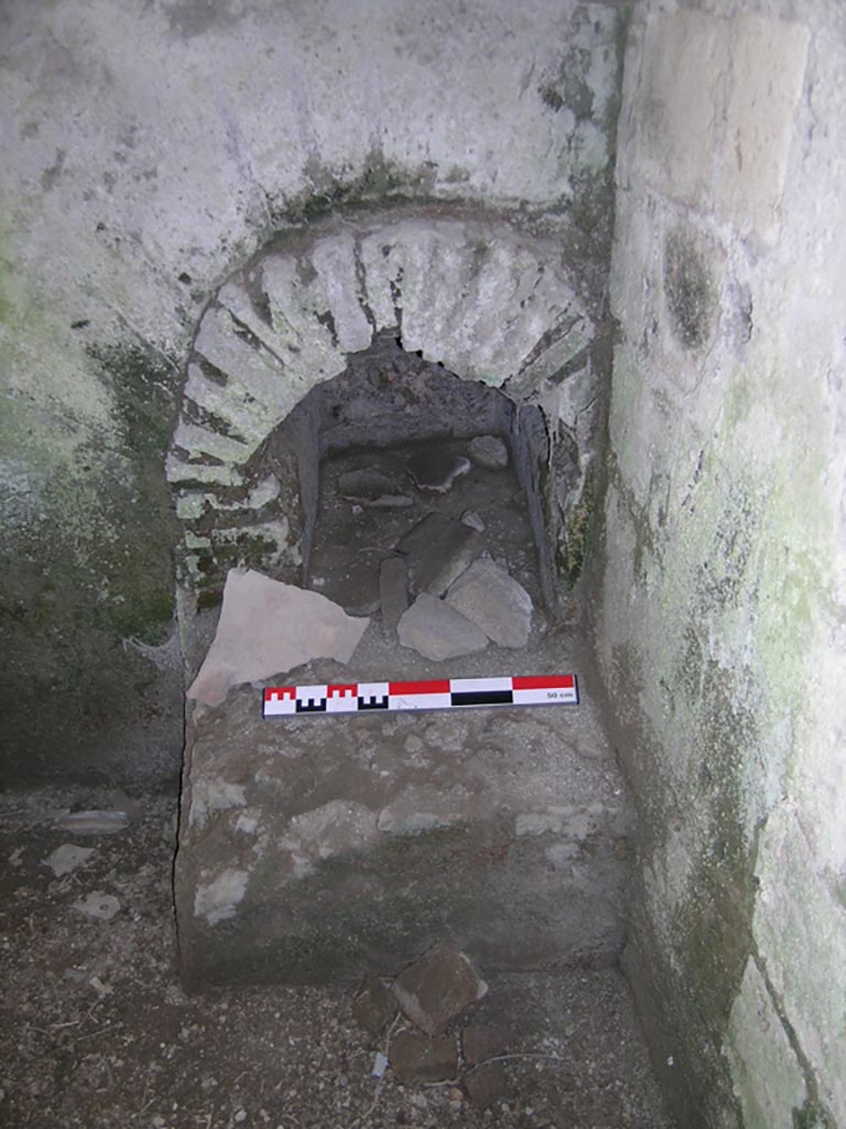 II.1 Herculaneum, May 2006. Structure in one of the lower rooms. Photo courtesy of Nicolas Monteix.