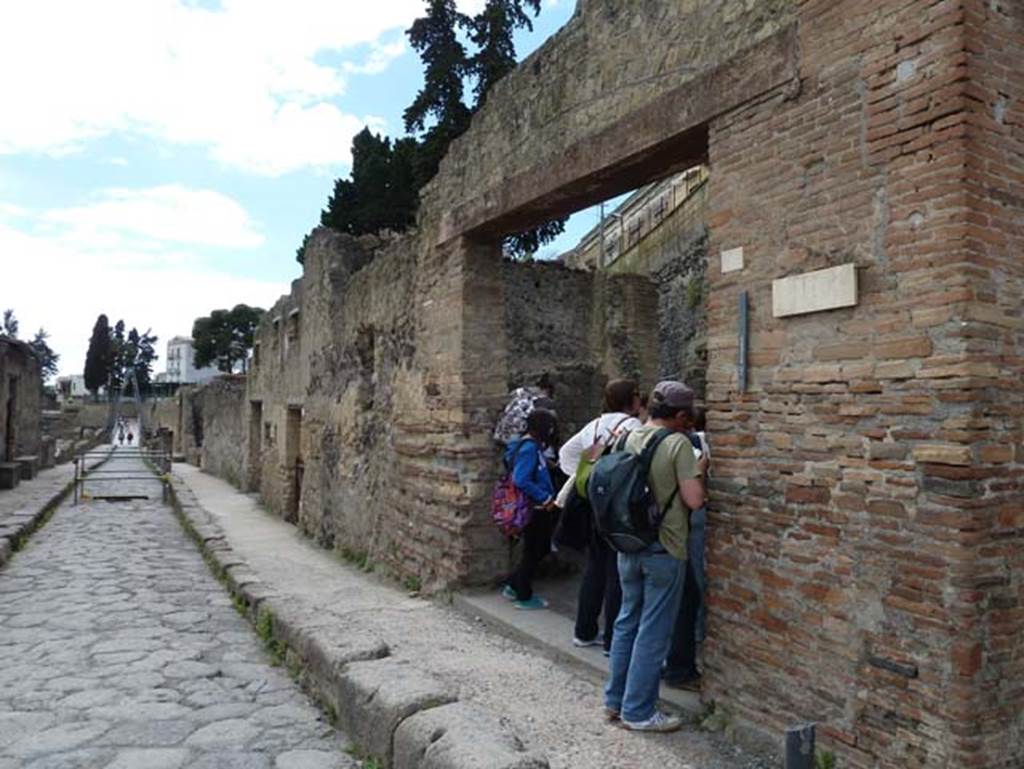 Ins. II.6, Herculaneum, May 2010. Entrance doorway to bar-room. 
Looking south along west side of Cardo III Inferiore. 
