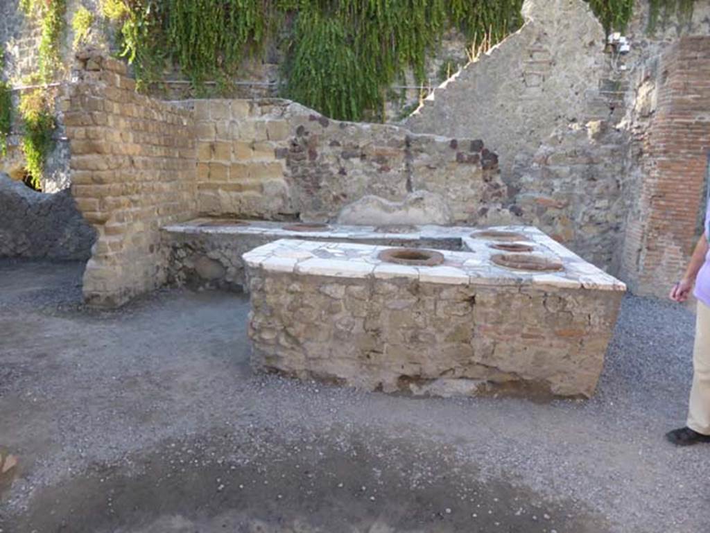 II.6 Herculaneum, September 2015. Looking west towards a three-sided podium.