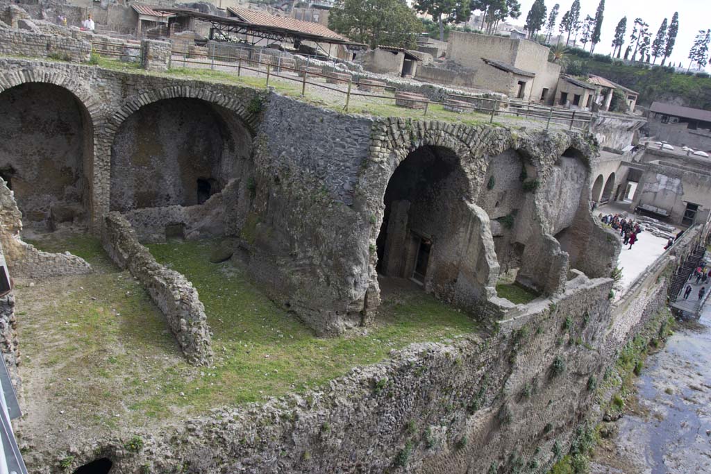 III.1/2/18/19, Herculaneum, March 2019. 
Looking north-east from access bridge towards lower rooms of Casa dell’Albergo with the portico and terrace on the floor above.
Foto Annette Haug, ERC Grant 681269 DÉCOR
