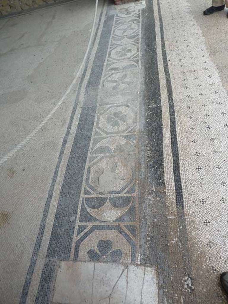 Ins. III.1 Herculaneum, September 2015. Room 23, threshold, looking west.