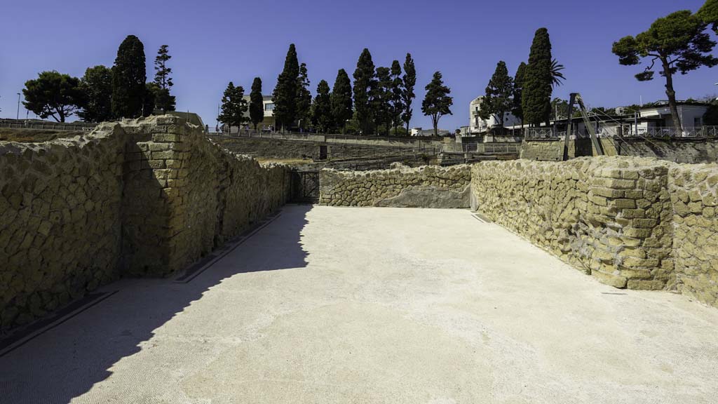 III.1 Herculaneum. August 2021. Room 23, looking towards south wall with doorway. Photo courtesy of Robert Hanson