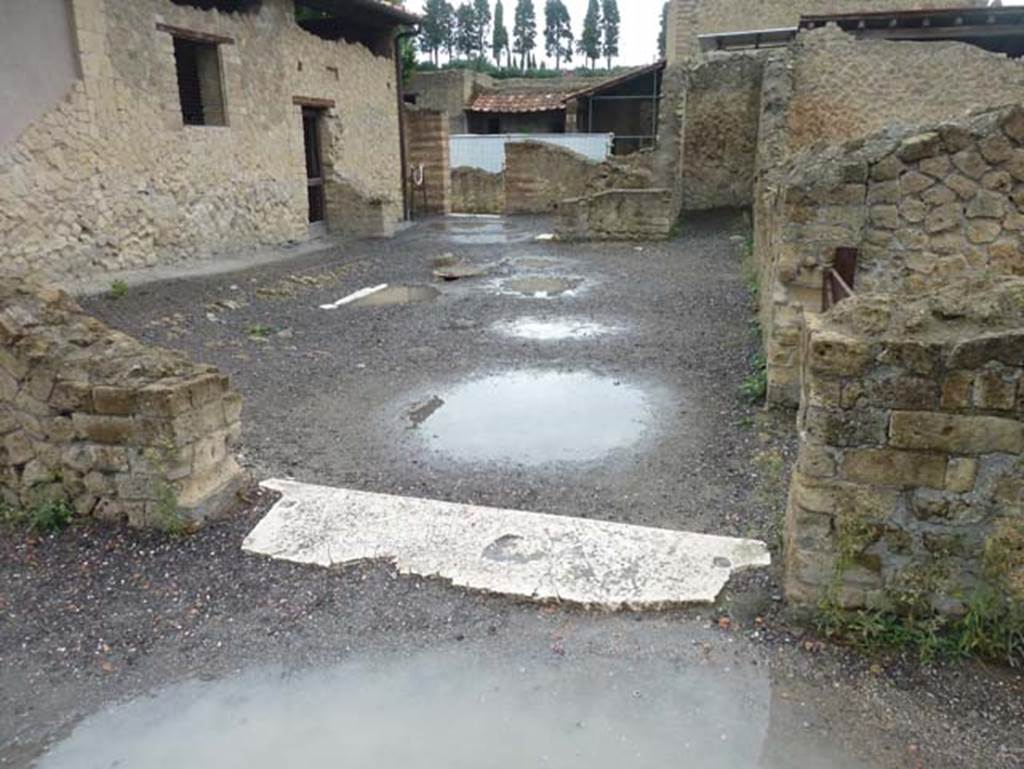 III.1 Herculaneum, September 2015. Area 31, looking east from portico across atrium 2 towards entrance vestibule 1, and III.19.