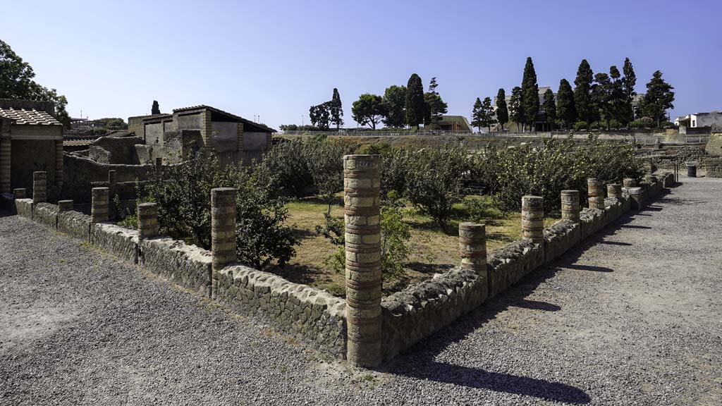 III.19/18/1 Herculaneum, August 2021. Area 31, looking south-east. Photo courtesy of Robert Hanson.