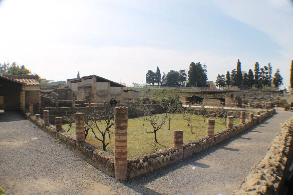 III.19/18/1 Herculaneum. March 2019. Area 31, looking south-east from north-west corner.  
Foto Annette Haug, ERC Grant 681269 DÉCOR.
