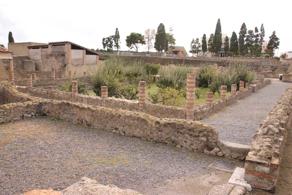 III.2 Herculaneum, October 2020. Looking south from room, across peristyle garden. Photo courtesy of Klaus Heese.