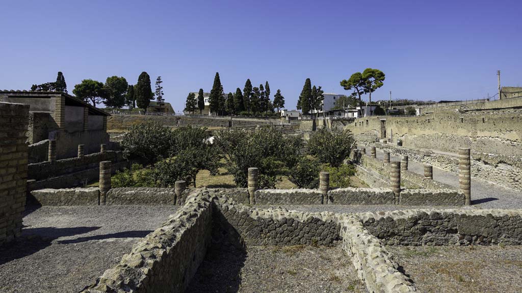 III.2 Herculaneum, August 2021. Looking south from rear room across peristyle garden. Photo courtesy of Robert Hanson.