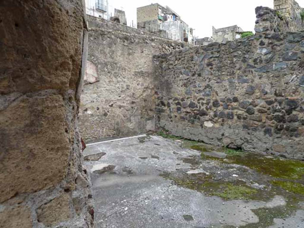 III.3 Herculaneum. May 2010. Looking towards west side of triclinium with two doorways, from atrium doorway.