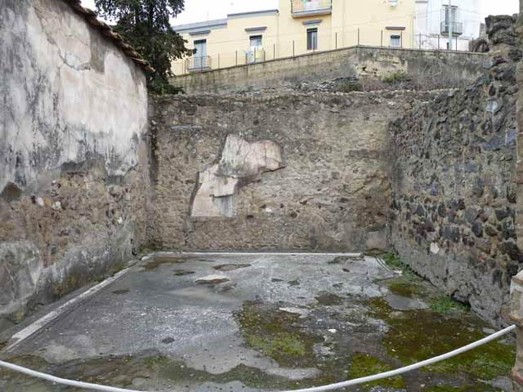 III.3 Herculaneum. May 2010. Looking west from small corridor through second doorway of triclinium in north-west corner of atrium.