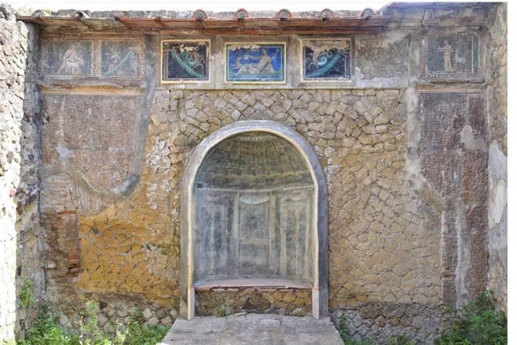 III,3 Herculaneum, April 2018. Nymphaeum against east wall. Photo courtesy of Ian Lycett-King. 
Use is subject to Creative Commons Attribution-NonCommercial License v.4 International.
