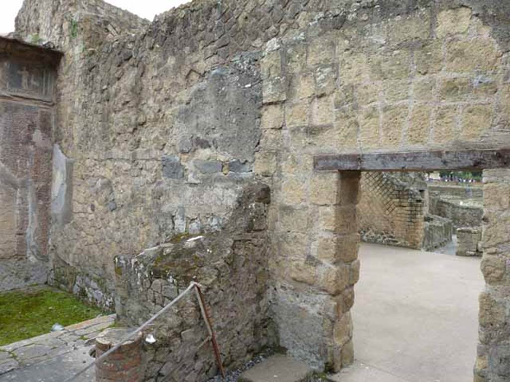 III.3 Herculaneum. May 2010. Doorway in south wall of small corridor, leading to atrium.