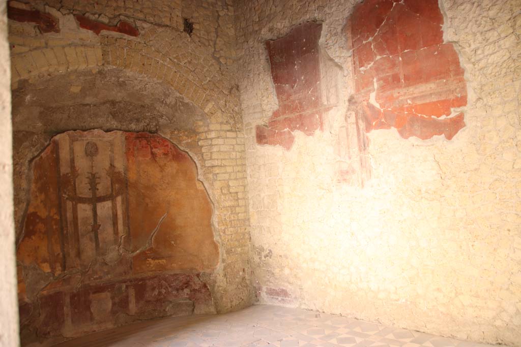 III.3 Herculaneum, September 2019. Looking towards north-east corner of triclinium.
Photo courtesy of Klaus Heese.
