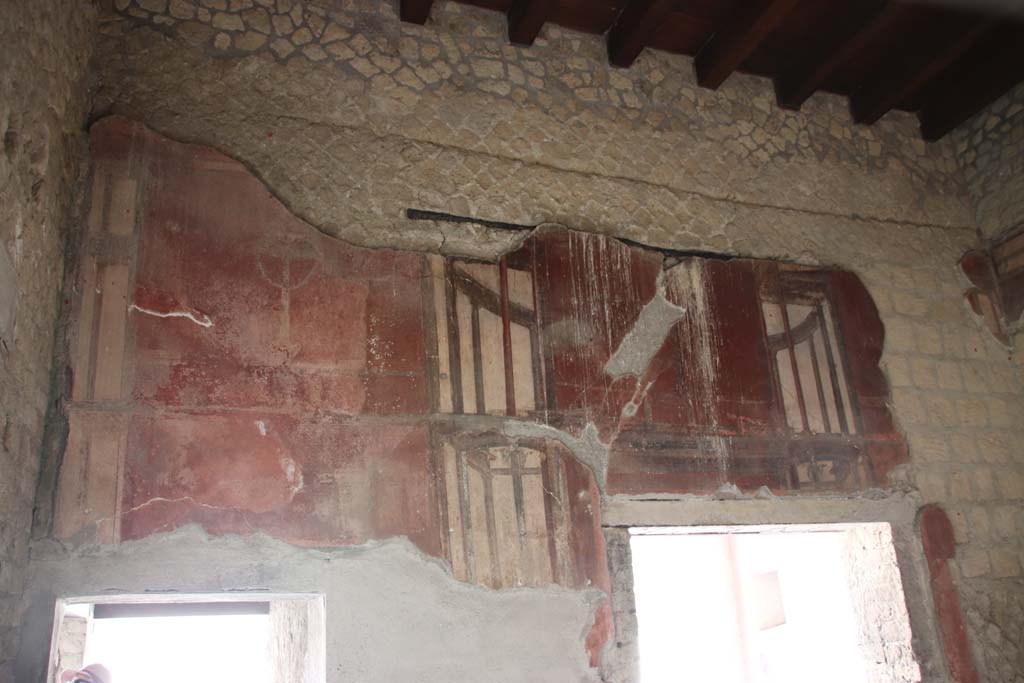 III.3 Herculaneum, September 2017. West wall of triclinium, detail from above window to tablinum.
Photo courtesy of Klaus Heese.
