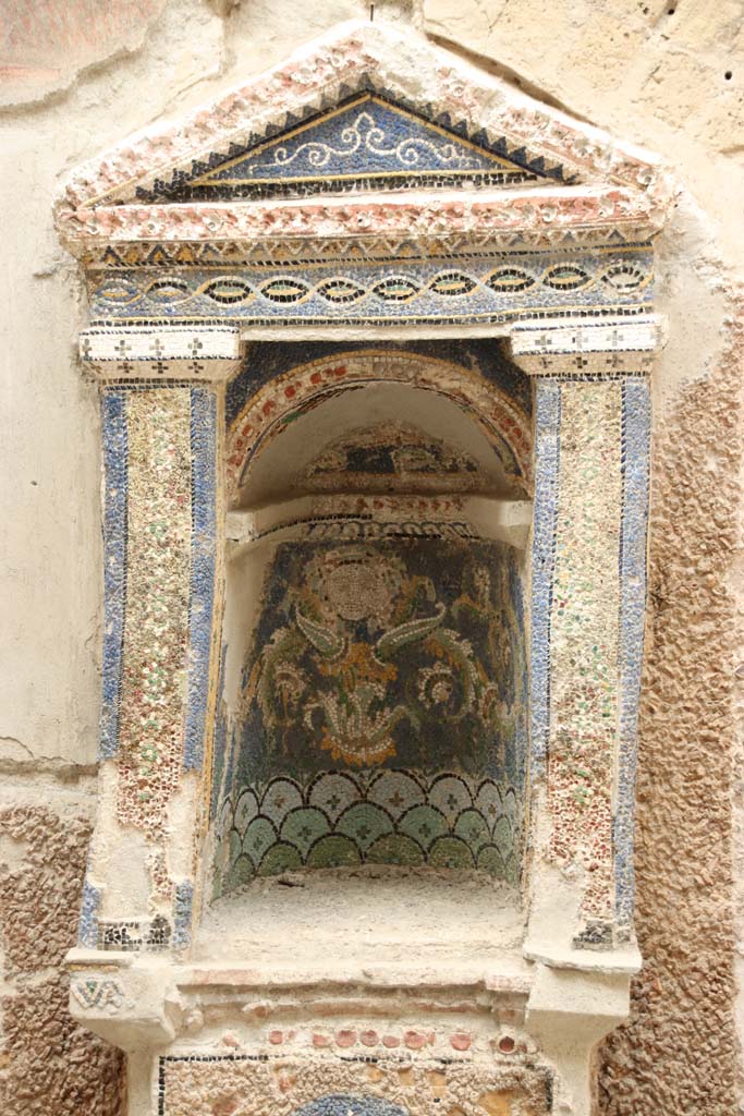 III.3 Herculaneum, September 2019. Detail of mosaic and shell-trimmed aedicula. 
Photo courtesy Klaus Heese.
