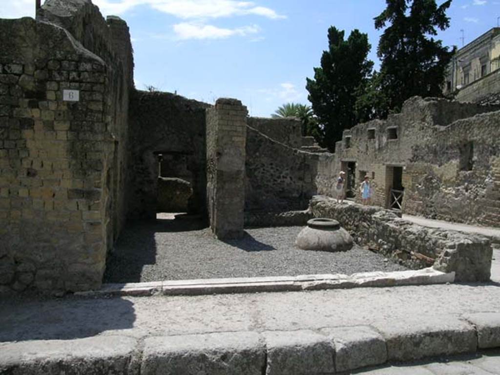 III. 06, Herculaneum. May 2006. Looking south. Photo courtesy of Nicolas Monteix.

