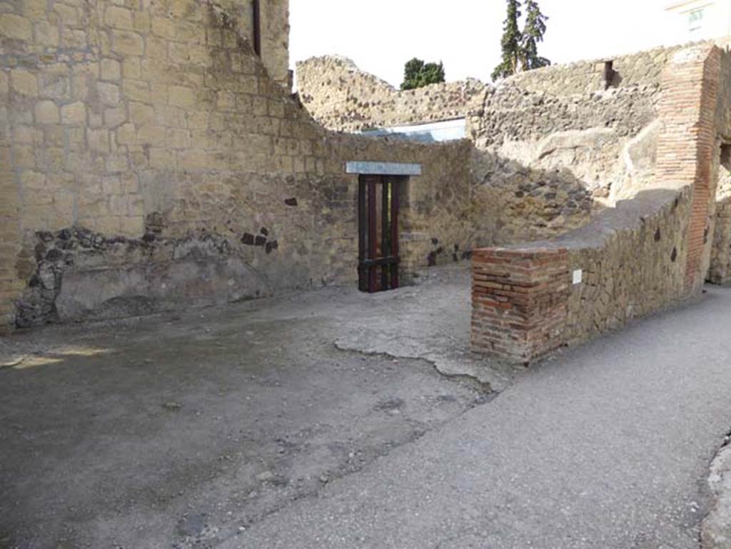 III.8 Herculaneum, October 2014. Looking south-west across entrance doorway of shop. Photo courtesy of Michael Binns.