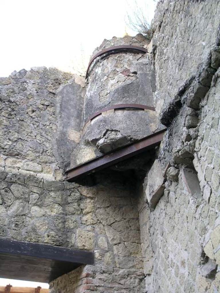 III. 09, Herculaneum. May 2005. Looking towards upper north-east corner. 
Photo courtesy of Nicolas Monteix.
