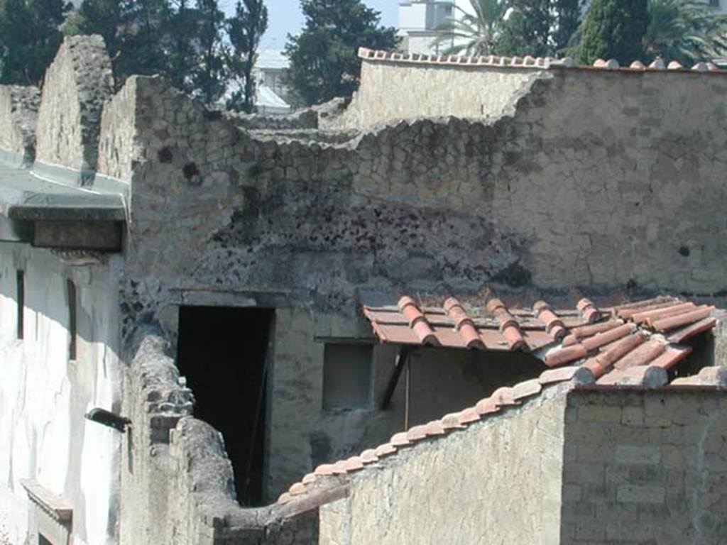 III.10, Herculaneum. September 2003. Looking south towards upper floor of room above shop-room.
Photo courtesy of Nicolas Monteix. 
