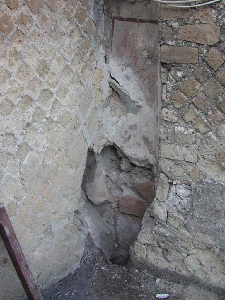 III.10, Herculaneum. September 2003. Looking towards latrine in upper room.
Photo courtesy of Nicolas Monteix.

