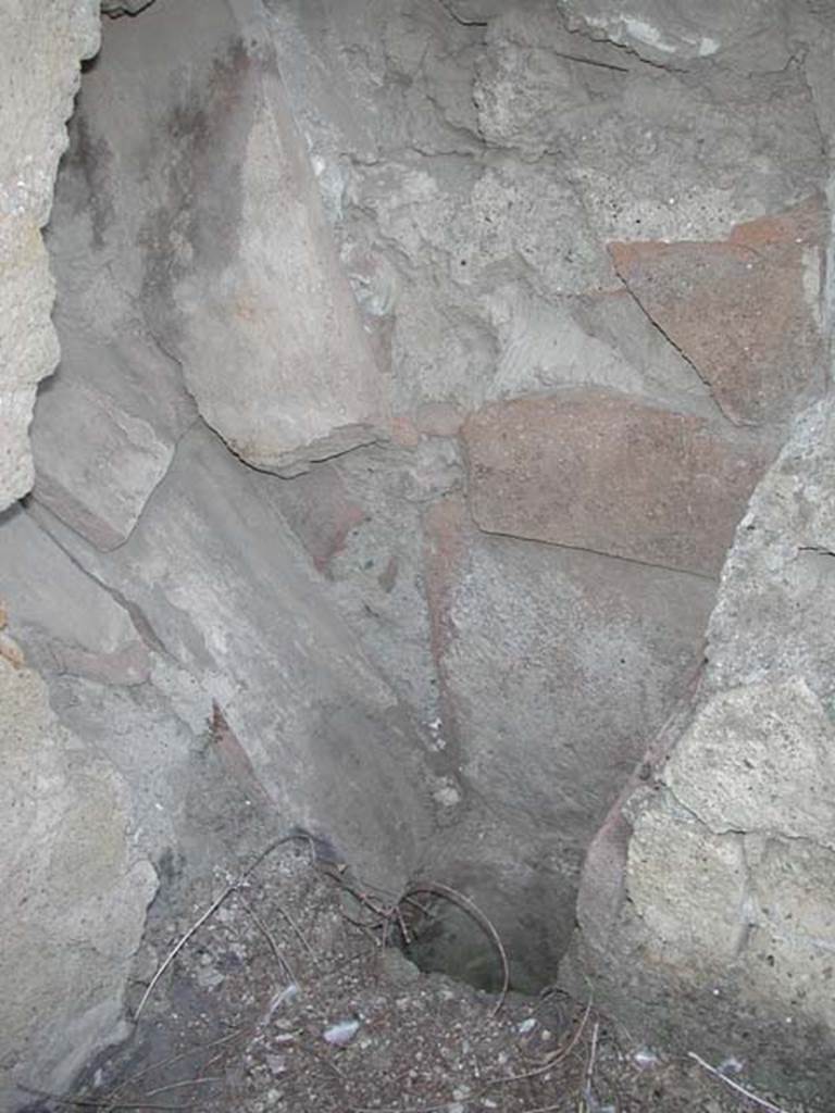 III.10, Herculaneum. September 2003. Latrine in upper floor room. 
Photo courtesy of Nicolas Monteix.
