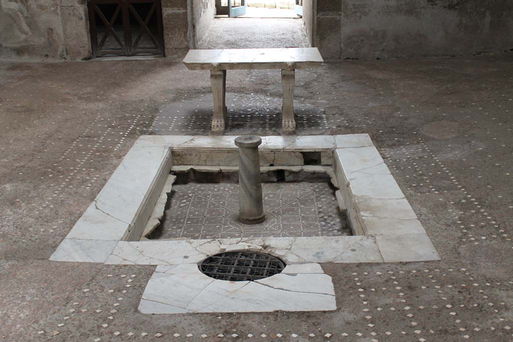 III.11 Herculaneum. March 2014. Looking east across impluvium in atrium towards entrance doorway.
Foto Annette Haug, ERC Grant 681269 DÉCOR.

