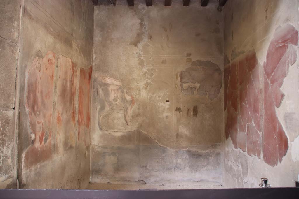 III.11 Herculaneum. October 2020. Room 7, looking south into ala on south side of atrium. Photo courtesy of Klaus Heese.