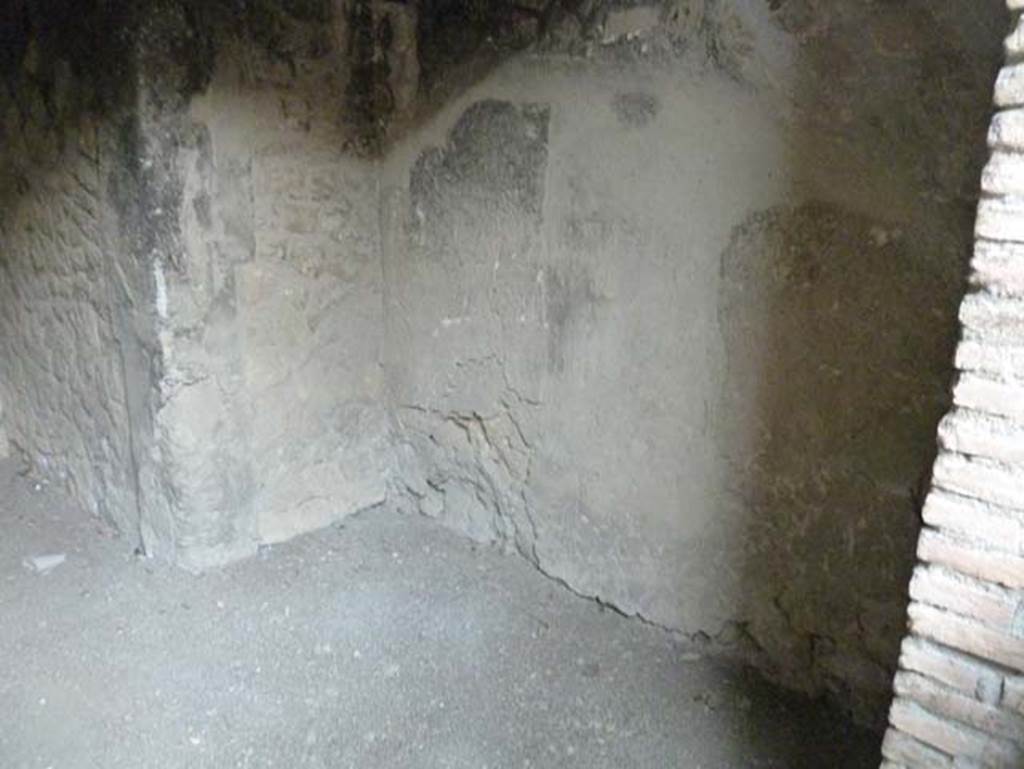 Ins. III.12, Herculaneum, September 2015. Looking towards north end of shop.