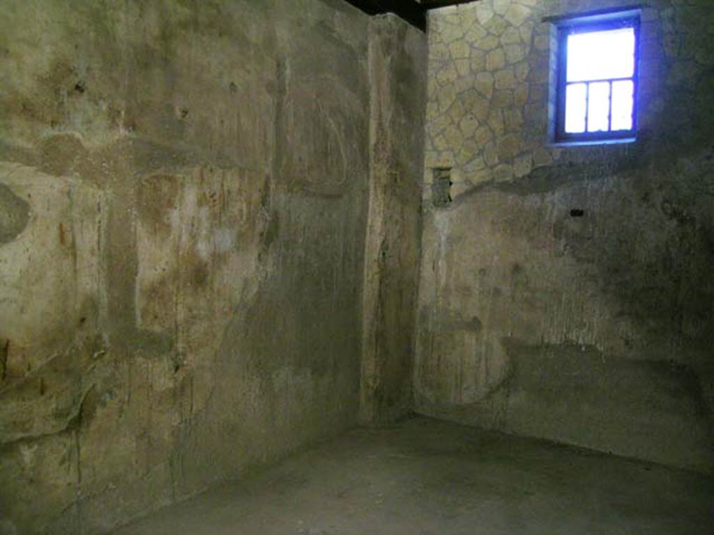 III,13, Herculaneum. April 2005. Looking towards east wall and south-east corner. Photo courtesy of Nicolas Monteix.

