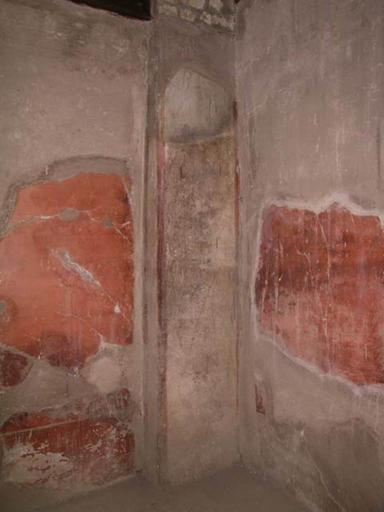 III.13, Herculaneum. April 2005. Room 4, detail of north-west corner.
Photo courtesy of Nicolas Monteix.
