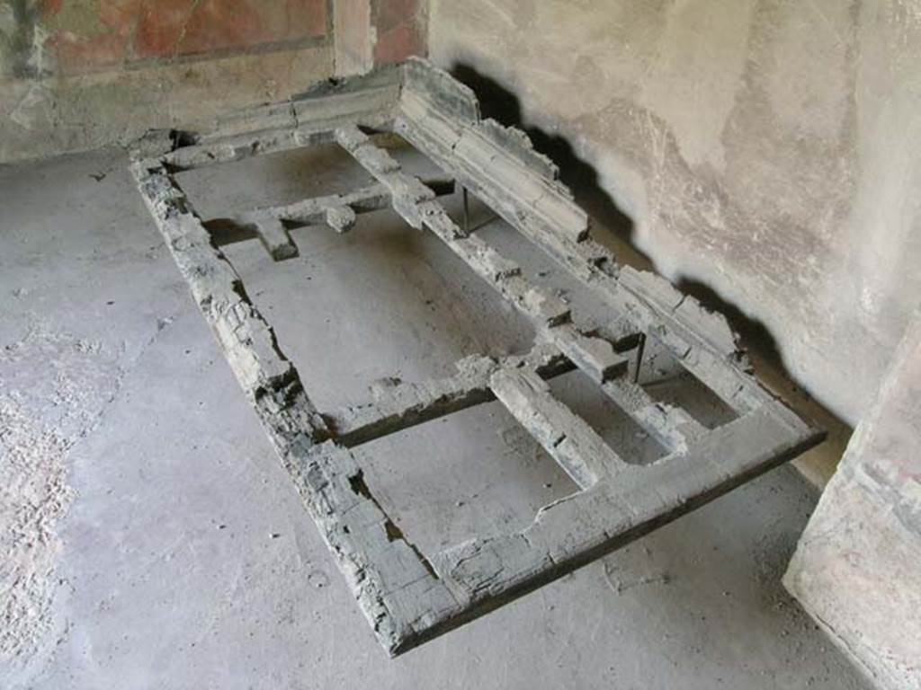 III.13, Herculaneum. June 2005. Room 5, carbonised wooden bed. Photo courtesy of Nicolas Monteix.