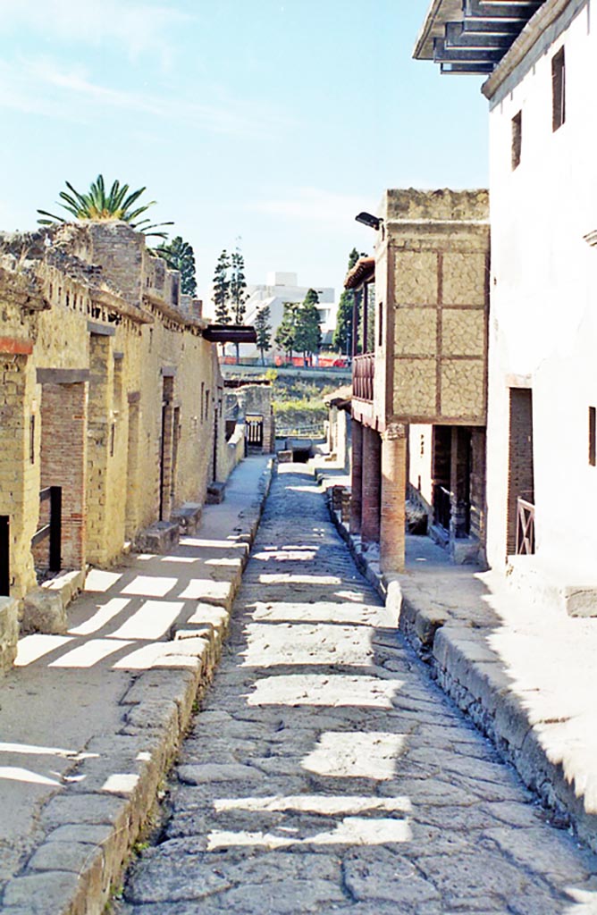 Ins. IV on left and Ins. III on right, Herculaneum. October 2001. 
Looking south-along Cardo IV Inferiore from near III.11, on right. Photo courtesy of Peter Woods.
