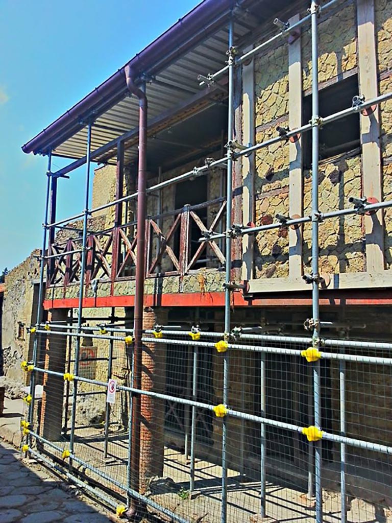 III.15/14, Herculaneum, photo taken between October 2014 and November 2019. 
Looking south along west side of Cardo IV Inferiore. Photo courtesy of Giuseppe Ciaramella.
