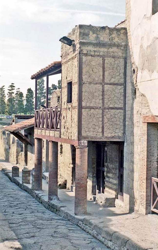 III 14, Herculaneum, October 2001. Looking south-west along west side of Cardo IV Inferiore. Photo courtesy of Peter Woods. 
