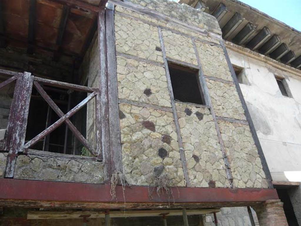 III 14, Herculaneum, August 2013. Upper floor. Photo courtesy of Buzz Ferebee.