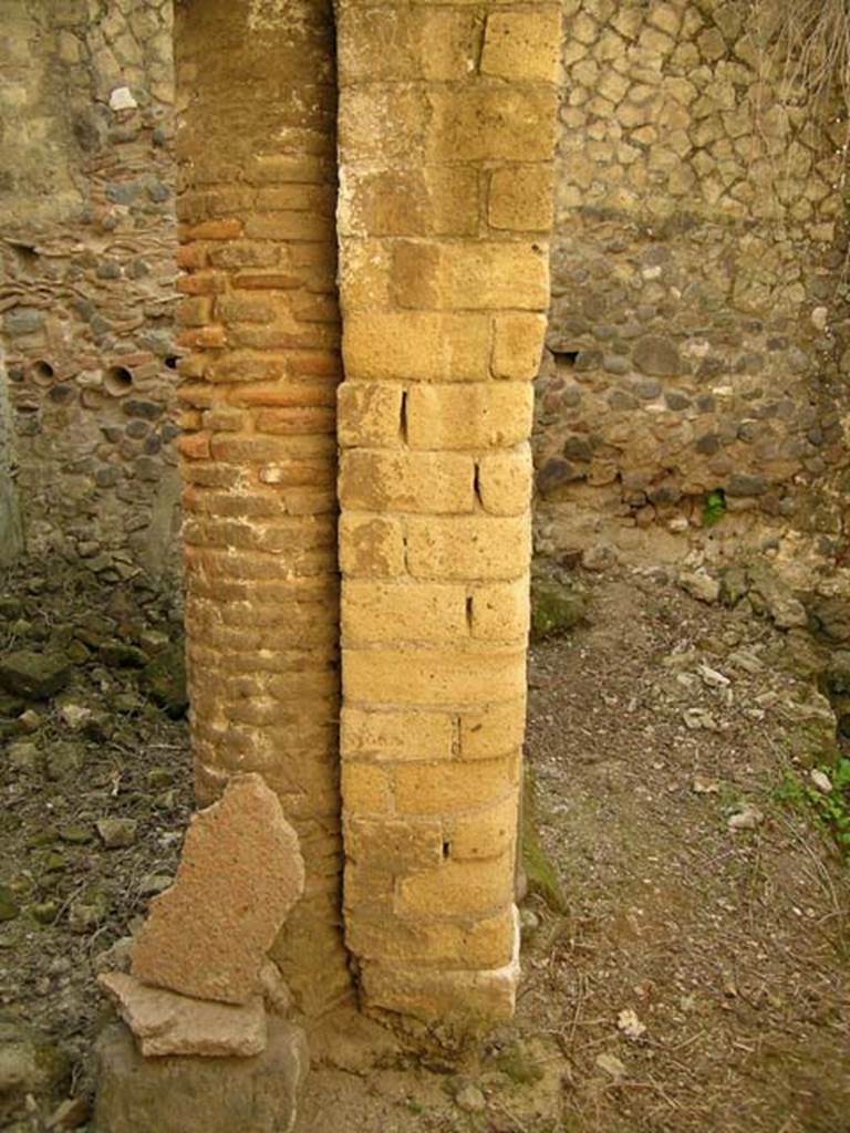 III.14/15, Herculaneum, April 2005. Looking south towards pilaster in room 13, joined to column in room 12.
Photo courtesy of Nicolas Monteix.
