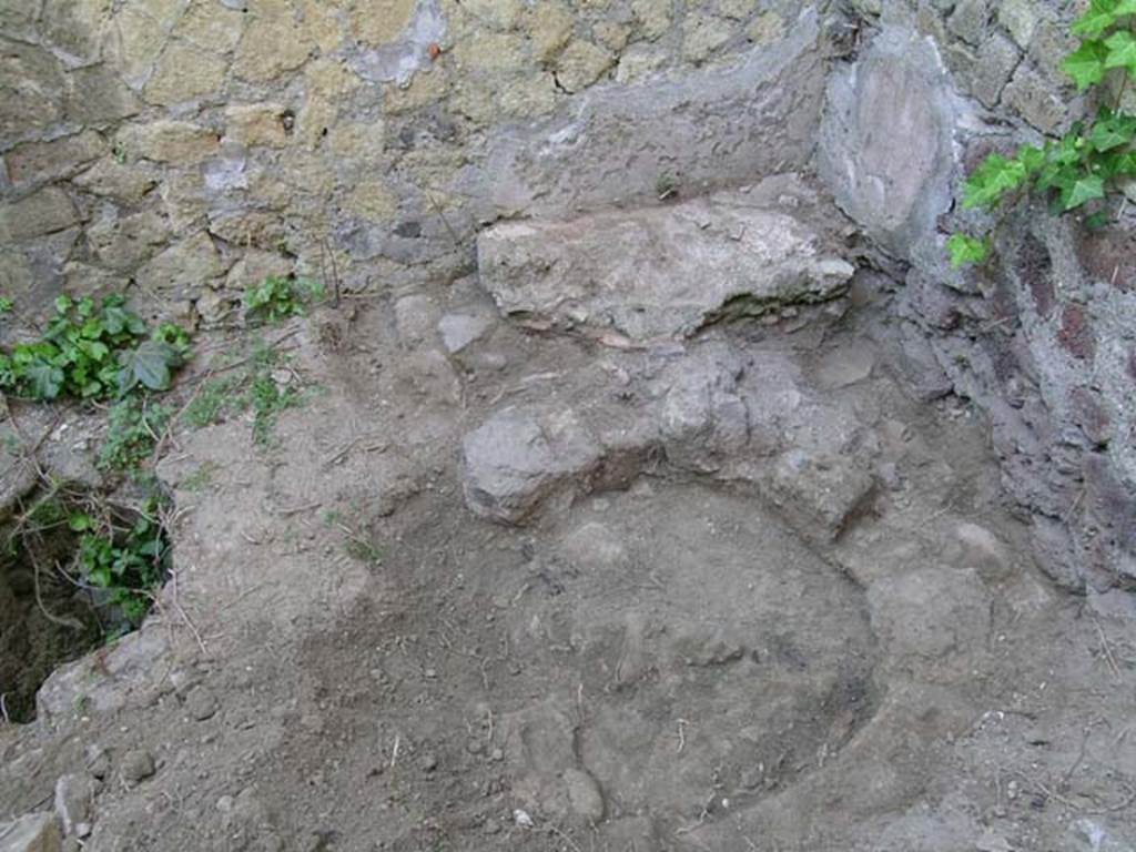 III.14/15, Herculaneum, June 2005. Room 13, details of basins and tubs in north-west corner.   
Photo courtesy of Nicolas Monteix.
