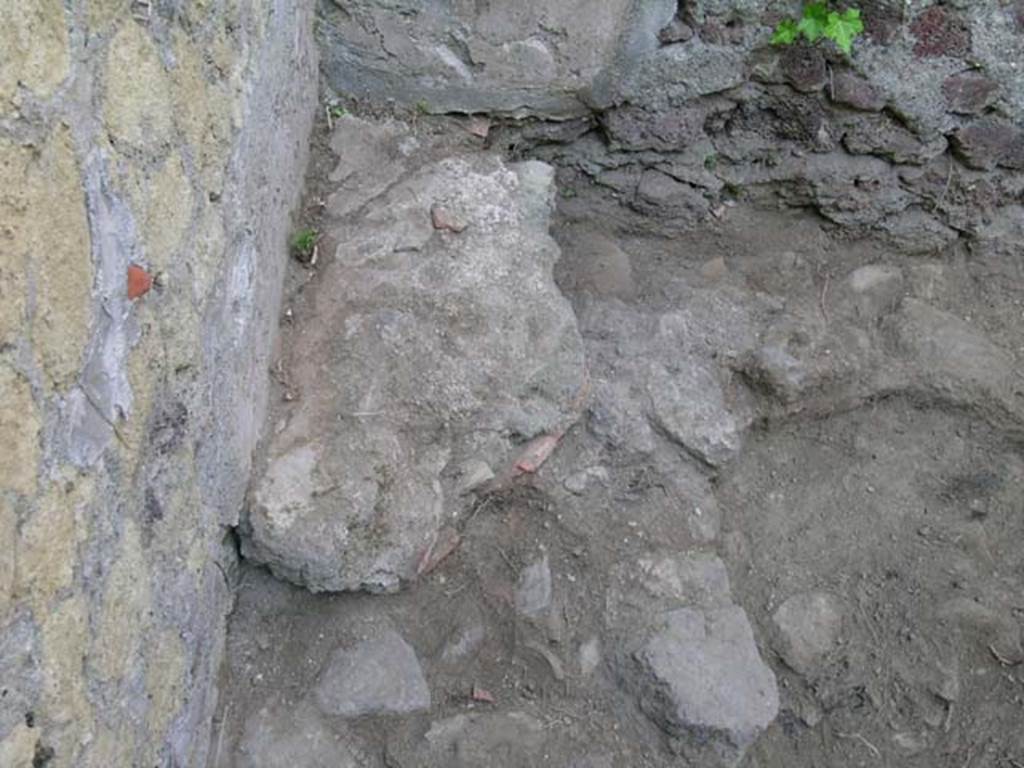 III.14/15, Herculaneum, June 2005. Room 13, details of basins and tubs in north-west corner.   
Photo courtesy of Nicolas Monteix.
