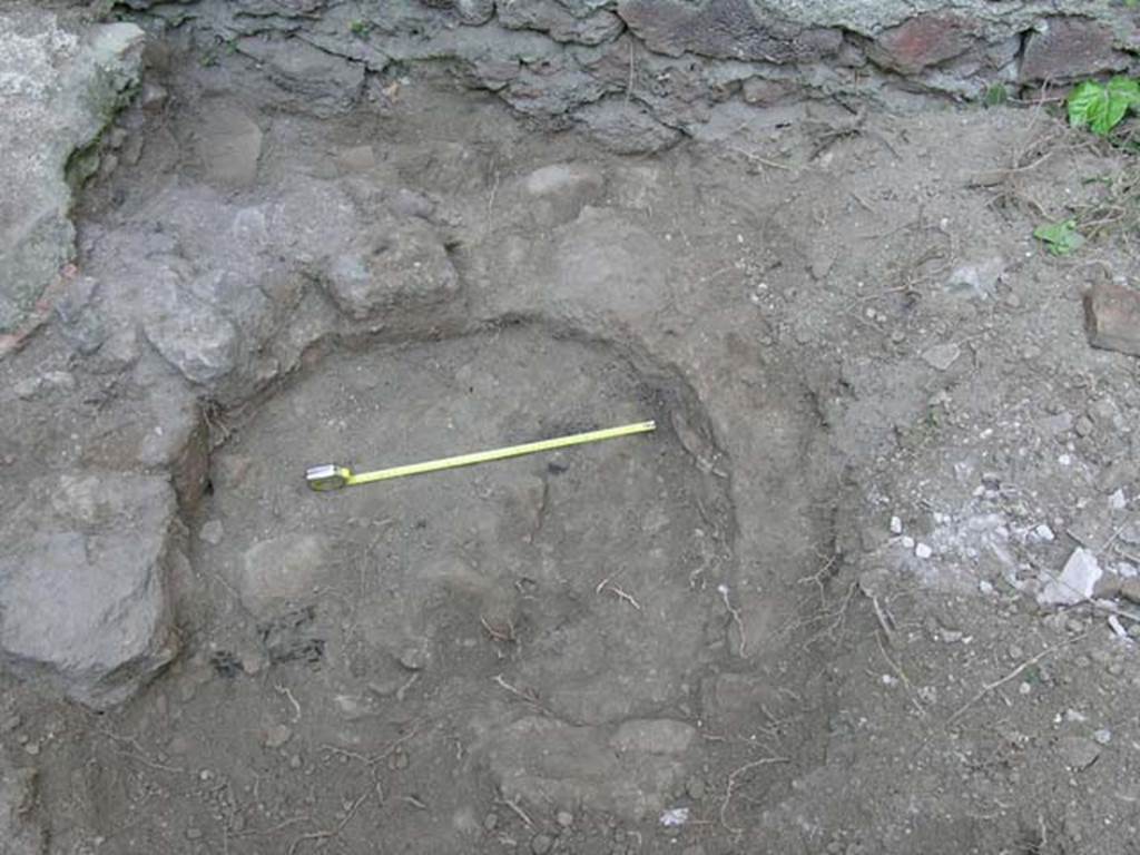 III.14/15, Herculaneum, June 2005. Room 13, details of basins and tubs in north-west corner.   
Photo courtesy of Nicolas Monteix.
