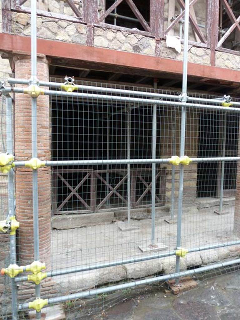 Ins. III.15, Herculaneum, September 2015. Entrance doorway.

 
