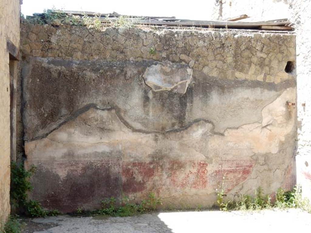 III.16, Herculaneum, May 2018. Triclinium 8, looking towards south wall, with doorway from corridor 6, on left. 
Photo courtesy of Buzz Ferebee
