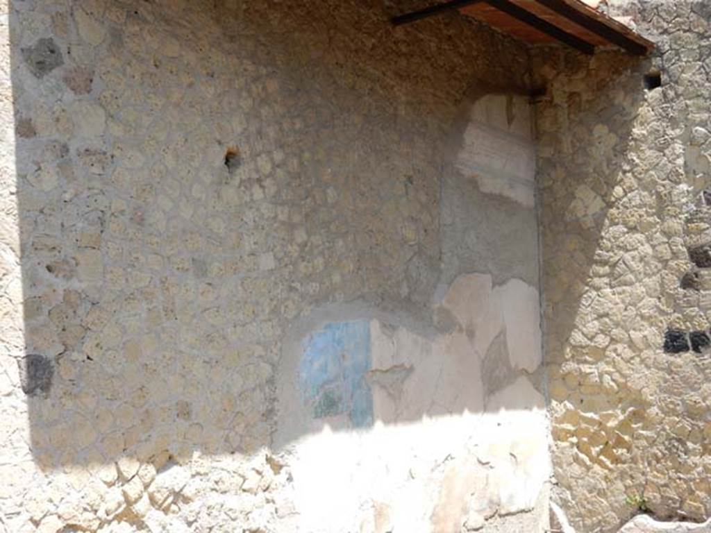 III.16, Herculaneum, May 2018. Triclinium 8, west wall with painted decoration. Photo courtesy of Buzz Ferebee