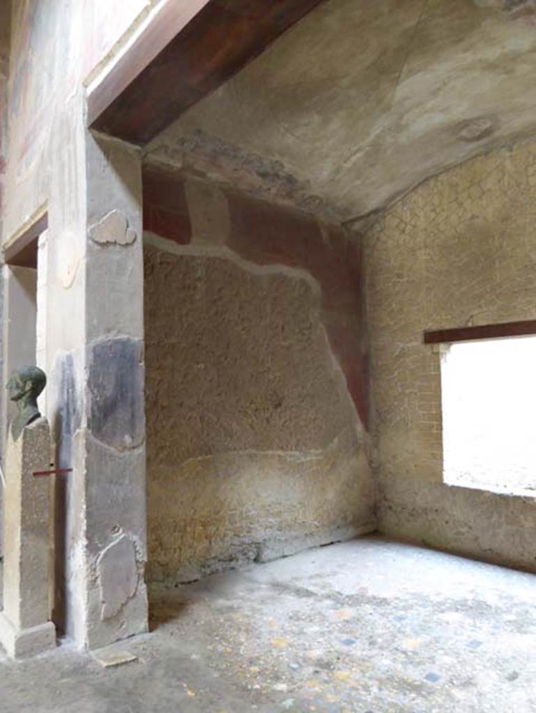 III.16, Herculaneum, October 2014. Room 4, looking towards south wall of tablinum.
Photo courtesy of Michael Binns.
