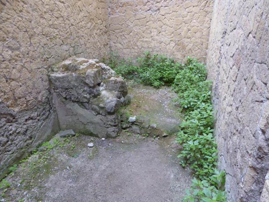 III.16, Herculaneum, October 2014. Room 5, looking west to steps. Photo courtesy of Michael Binns.