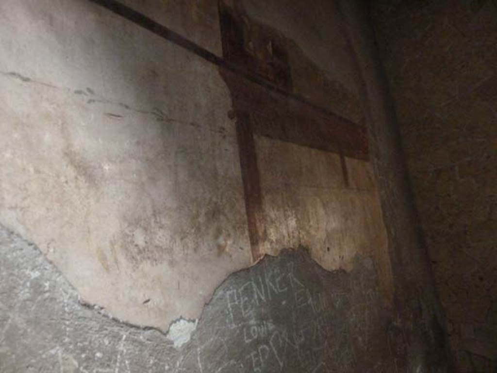 III 16, Herculaneum, September 2015. Room 3, north wall, with modern scratchings.


