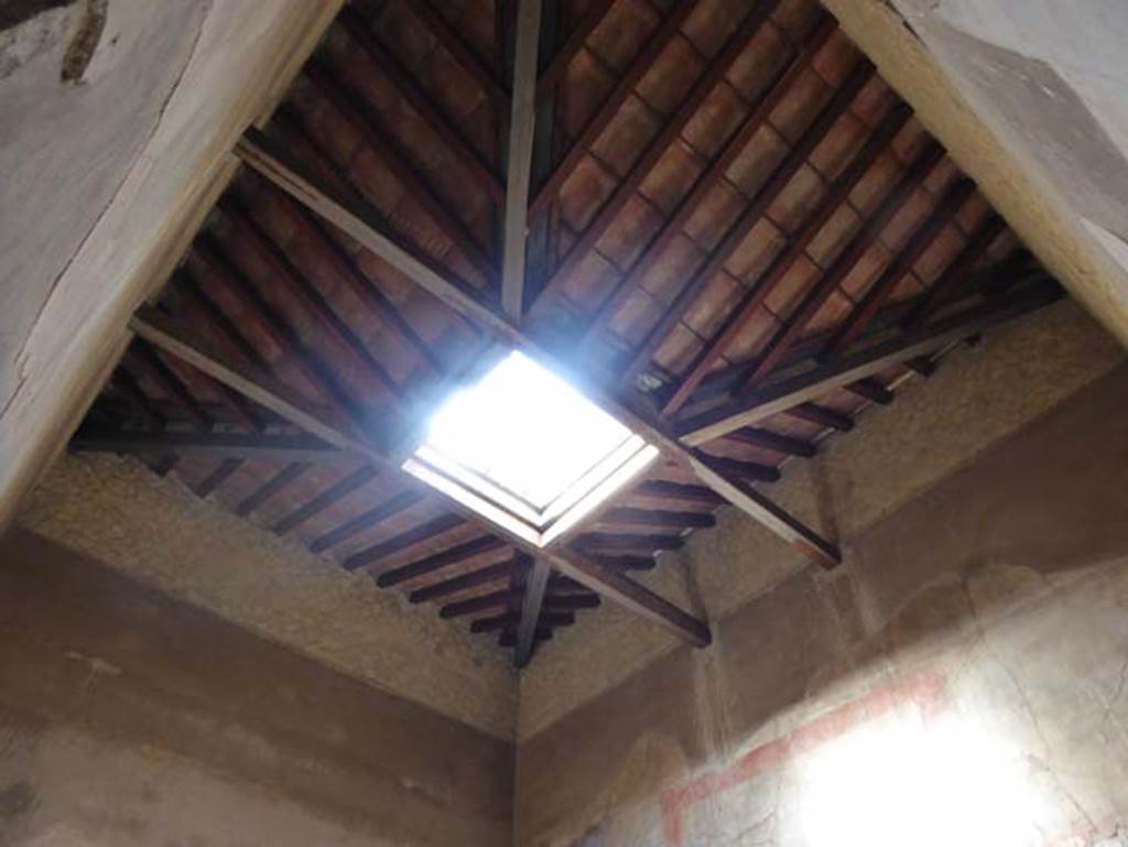 III.16 Herculaneum, October 2014. Modern ceiling, with compluvium above atrium. Photo courtesy of Michael Binns.