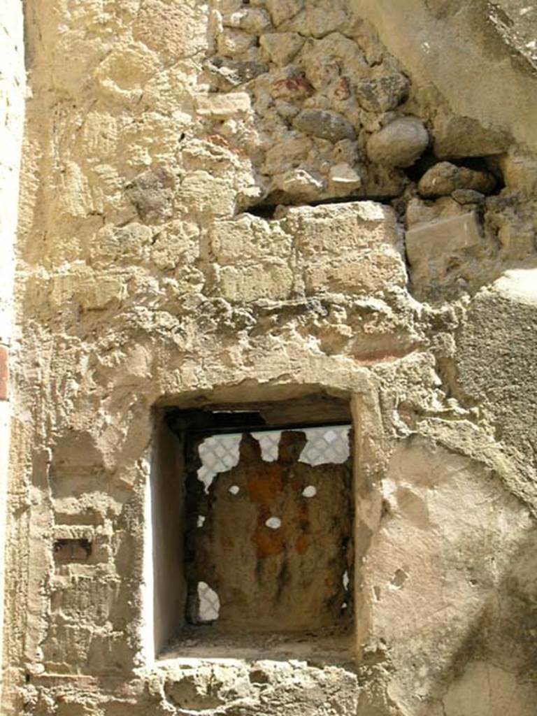 III.16, Herculaneum, June 2005. Room 2, window in east wall.
Photo courtesy of Nicolas Monteix.
